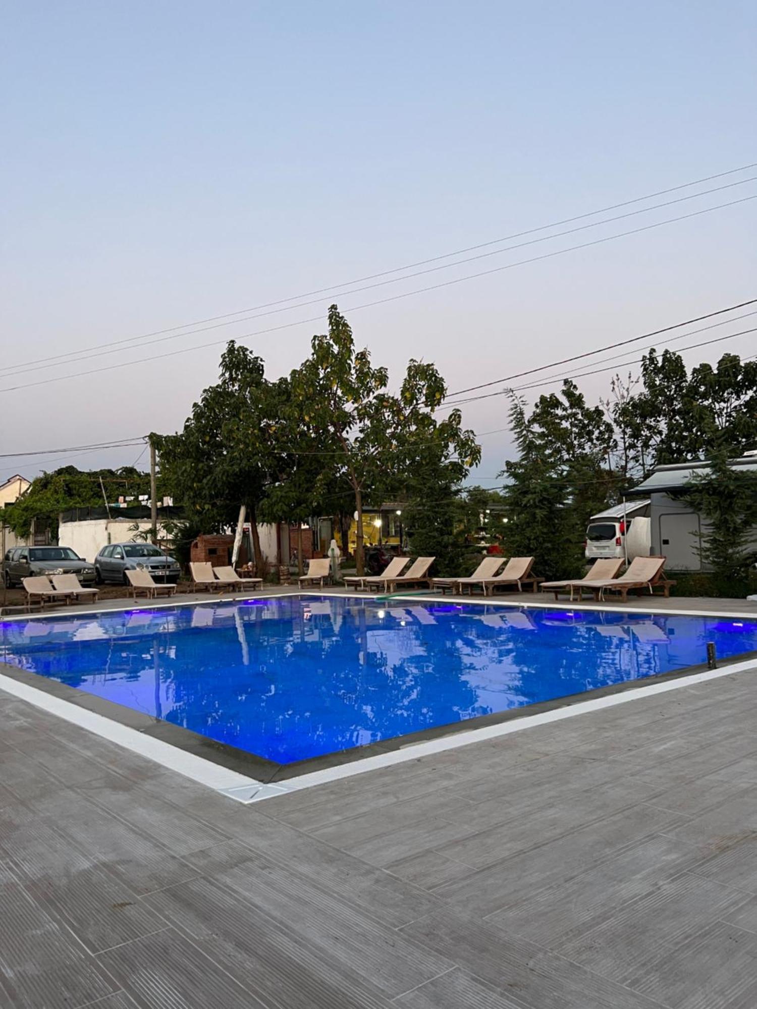 Windmill Shkodra Gesthouse Camping & Grill Экстерьер фото